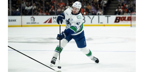 Co způsobilo rychlý úpadek Vancouveru Canucks po jeho vzestupu?